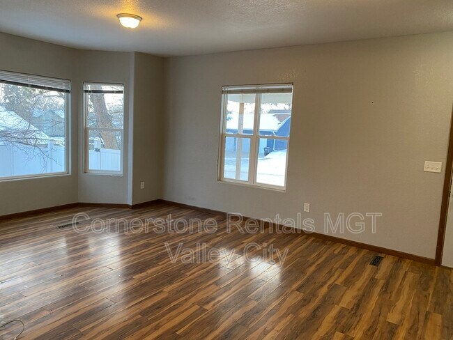 Foto del edificio - 642 2nd Ave NW