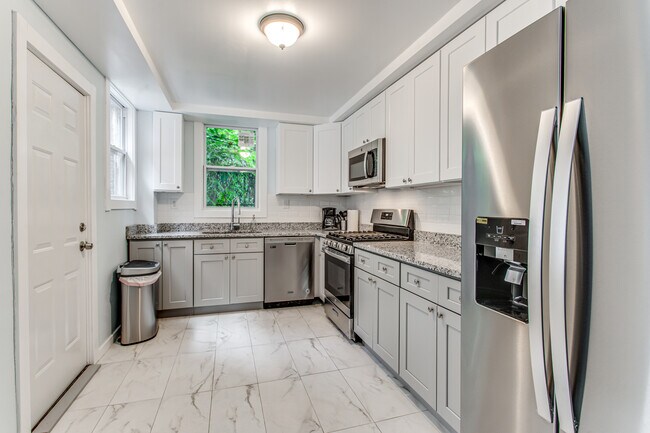 Foto del edificio - 224 Chesterfield Rd