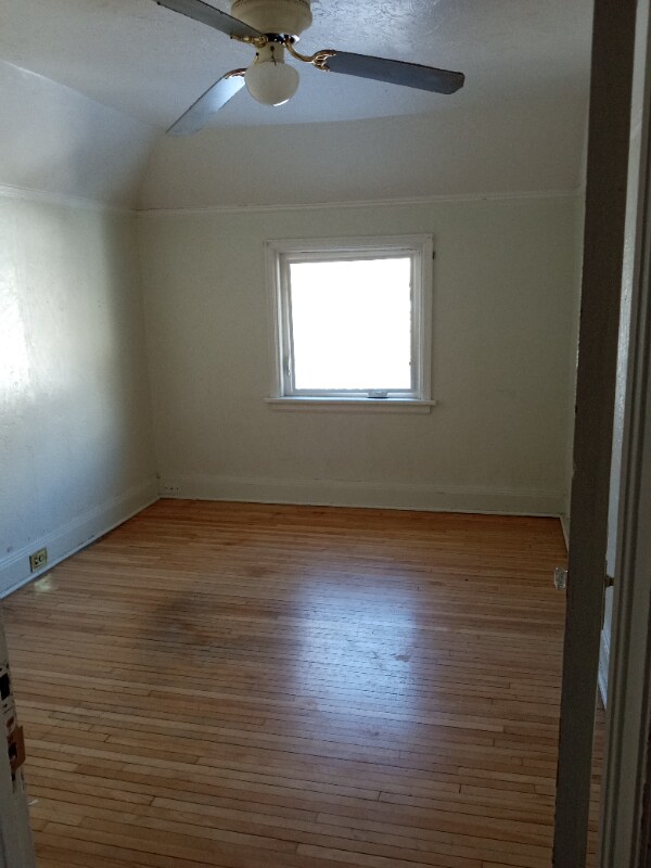 Foto del edificio - 1523 E 5th St