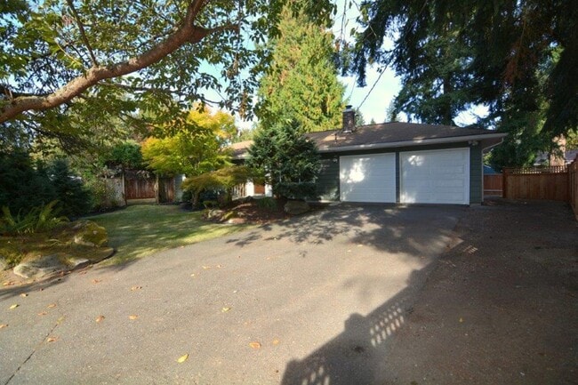 Building Photo - Quiet Kirkland Rambler
