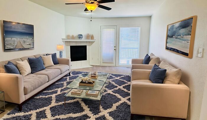 Primary Photo - Creekwood Park Townhomes -$500 rent credit...