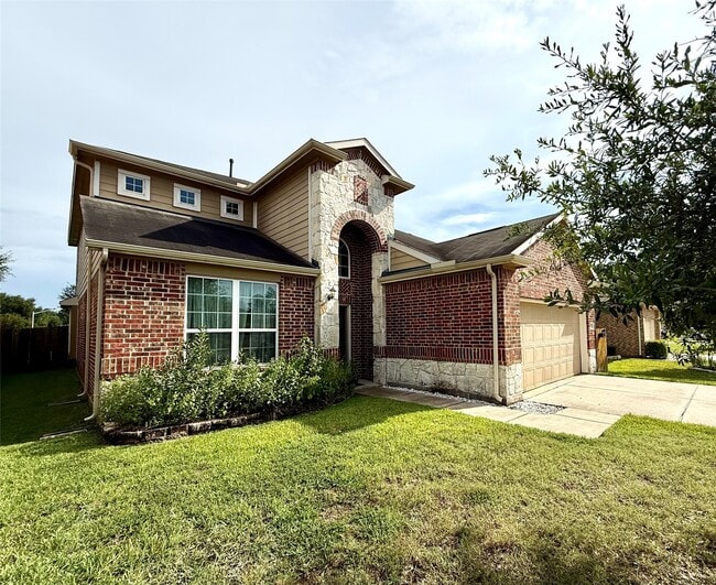Building Photo - 2575 Riverway Dr