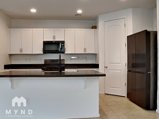 Building Photo - 40029 W Crane Dr