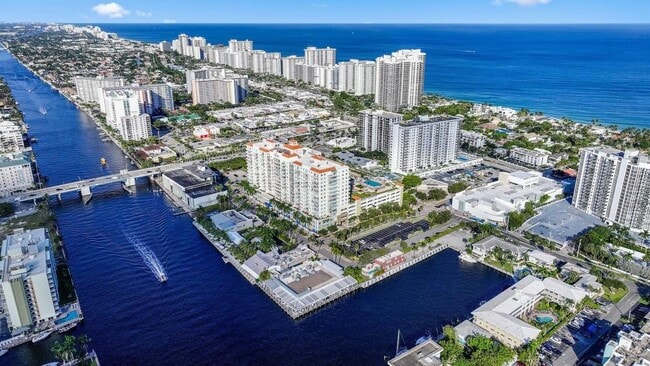 Foto del edificio - 3020 NE 32nd Ave