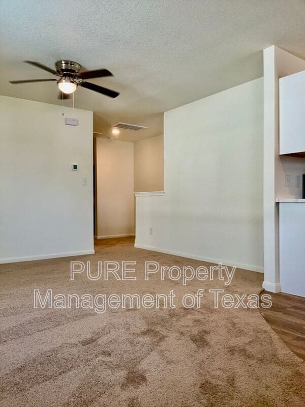 Building Photo - 2002 W 2nd St