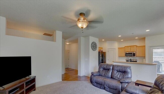 Foto del edificio - Charming 3-Bedroom, 2-Bath Home – Landscaping Included! Great location to downtown Boise