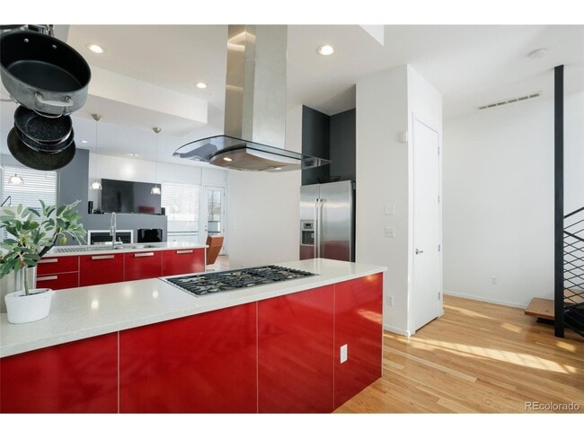 Building Photo - 441 24th St