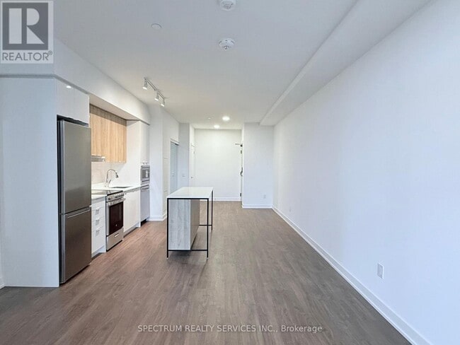 Building Photo - 5081 Hurontario St