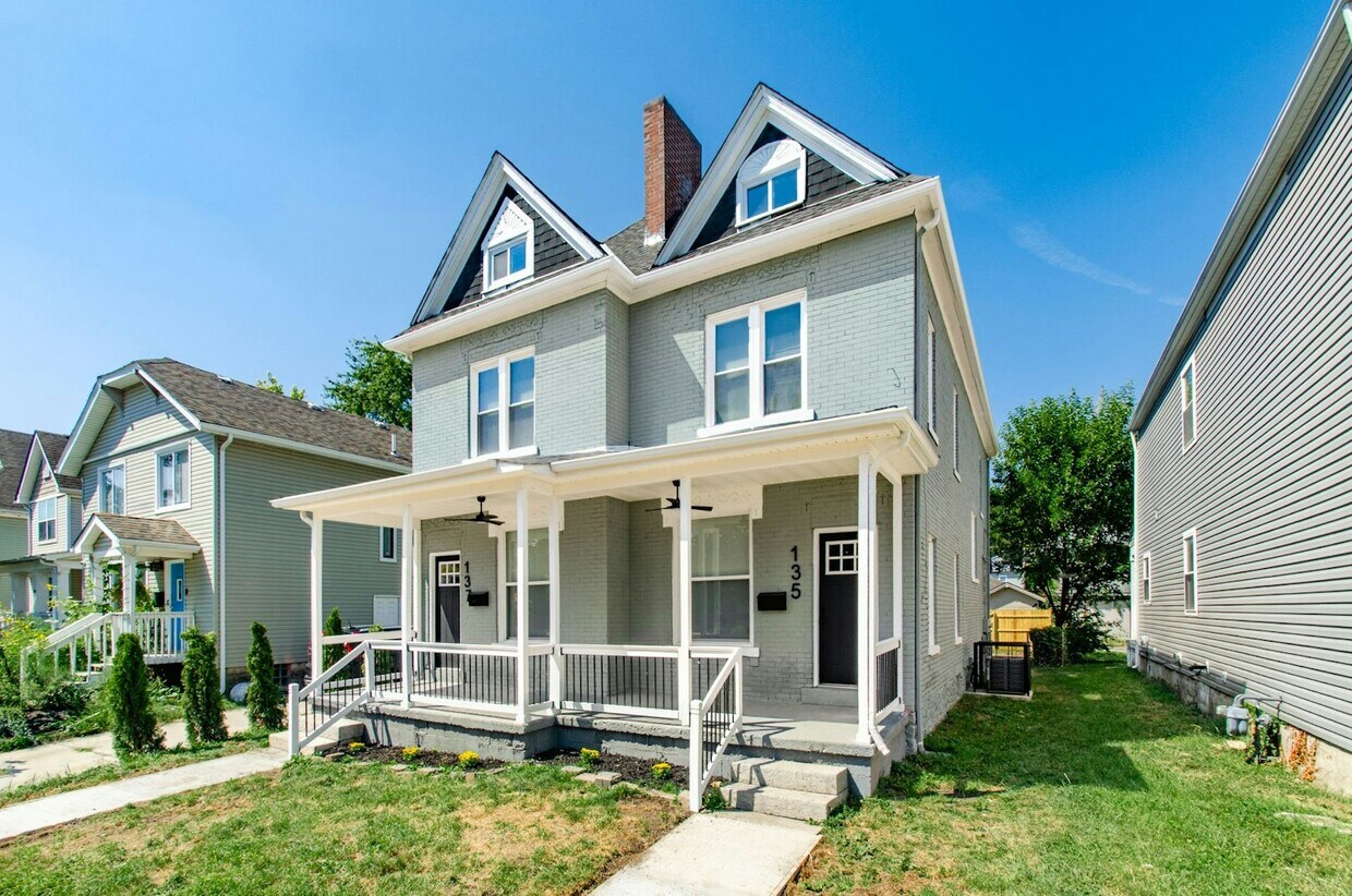 Primary Photo - 135-137-137 Dakota Ave