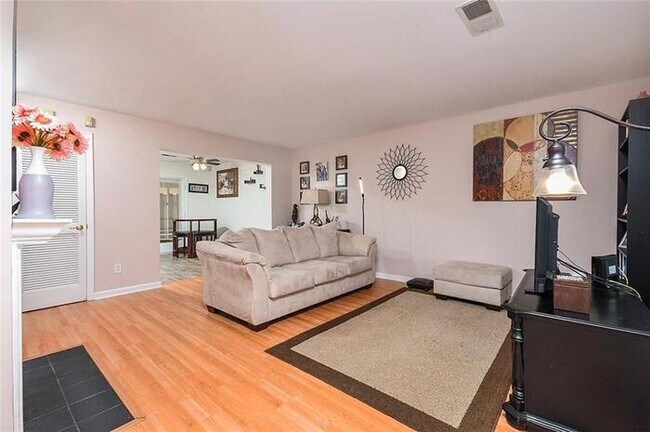 Building Photo - Roswell Property for rent close to Shopping