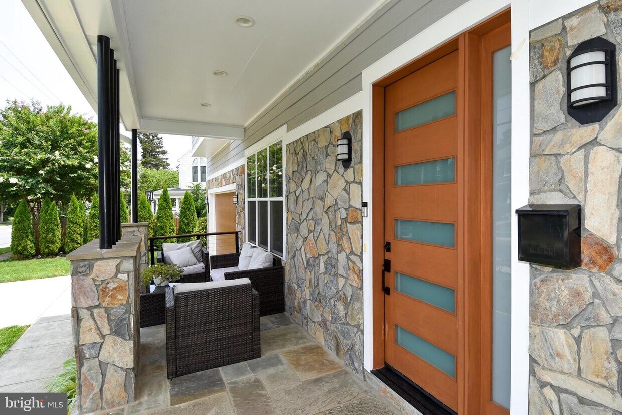 Foto principal - 5802 Wilmett Rd