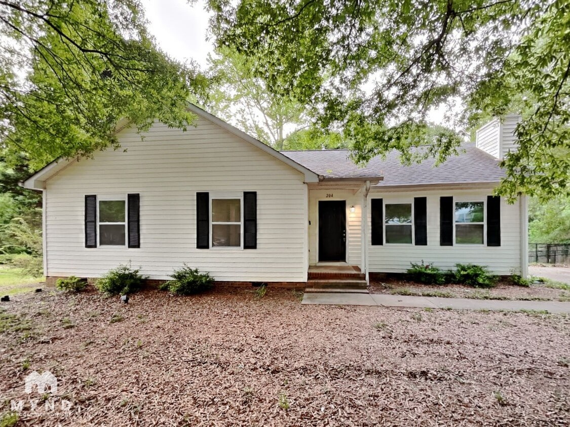 Foto principal - 204 Dovewood Ln