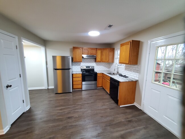 Building Photo - 405 Church St Building Photo - 405 Church St