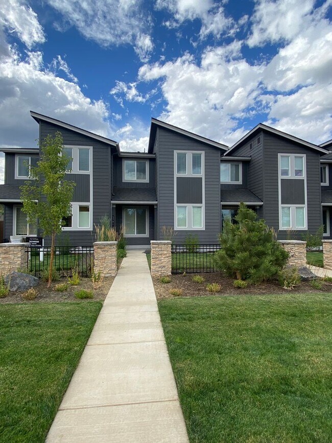 Building Photo - 3 Bedroom Petrosa Townhome with Resort-lik...