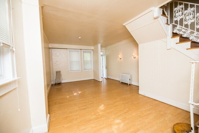Foto del edificio - 2026/2027 JHU Off-Campus 5bd/3ba Charles Village w/ W/D & parking!.. Available 6/9/26