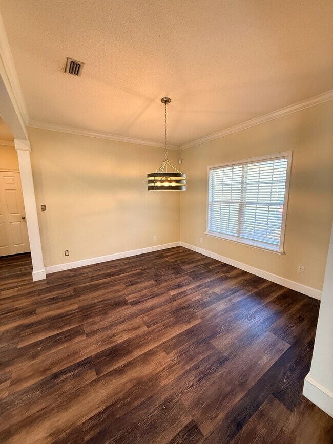 Foto del edificio - 2409 Riverside Dr