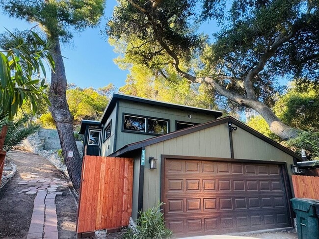 Building Photo - 1619 Oak Dr