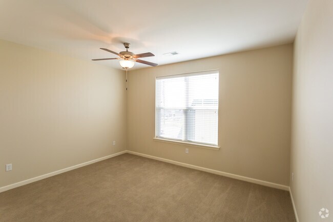 1HAB, 1BA - 800 ft² - Habitación - Madison Crest Apartment Homes