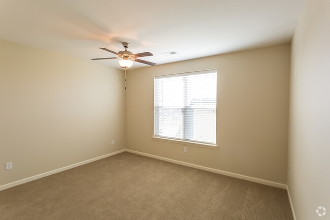 1BR, 1BA - 800 SF - Bedroom - Madison Crest