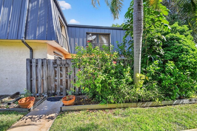Building Photo - 2494 Waterside Dr