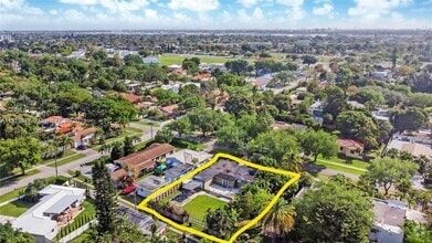 Building Photo - 516 Lavilla Dr