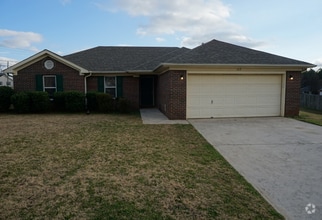 Building Photo - 102 Populus Dr