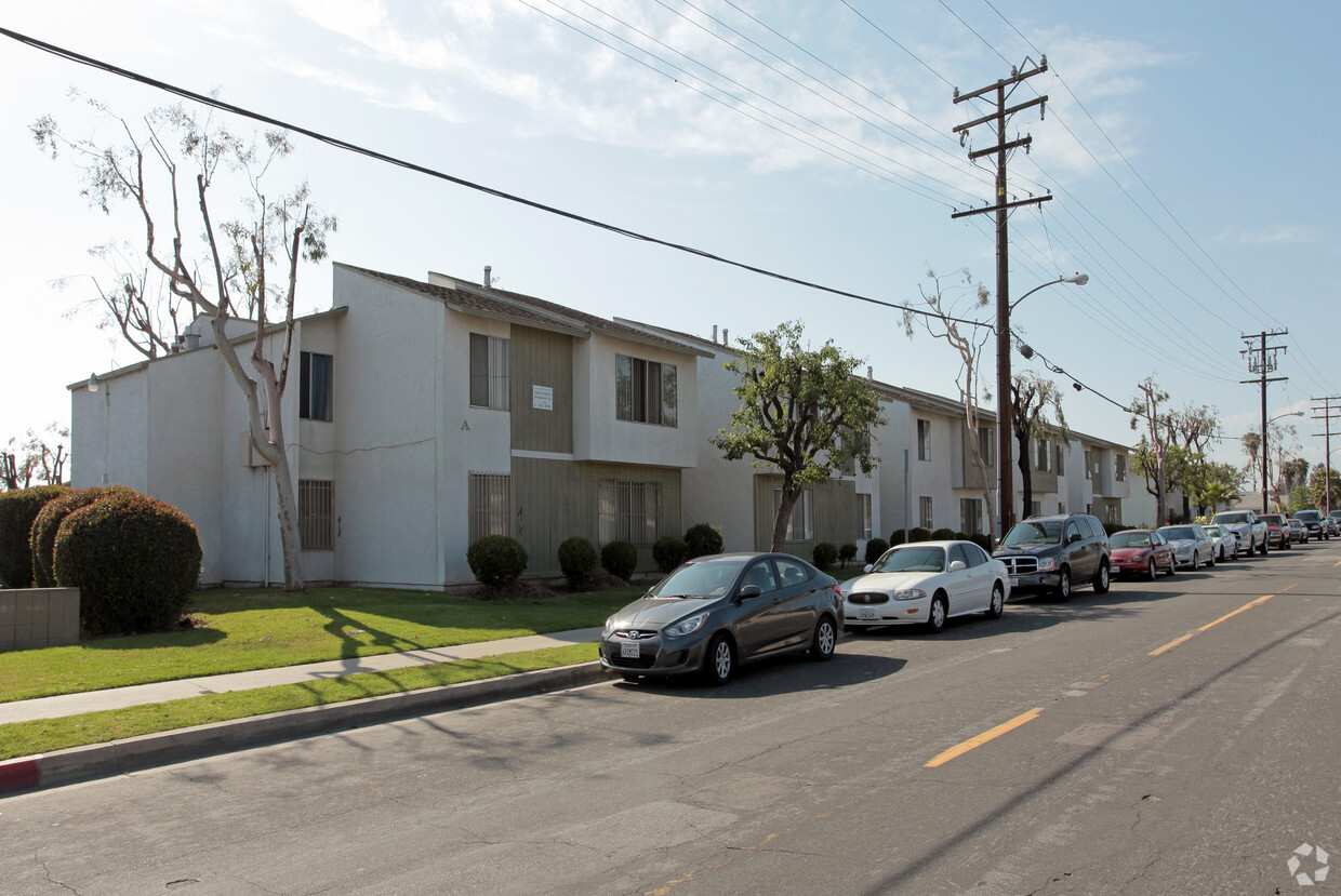 Building Photo - Warwick Terrace Apartments