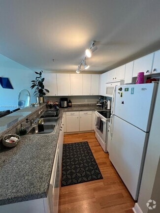 Building Photo - 2740 SW 28th Ter