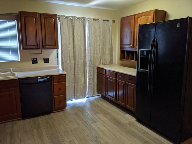 Building Photo - 2 Bed 1 Bath Twin Home Unit in Youngtown, ...