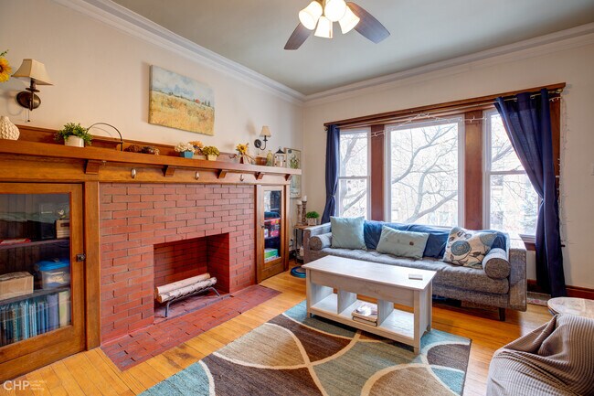 Foto del edificio - 1319 W Sunnyside Ave