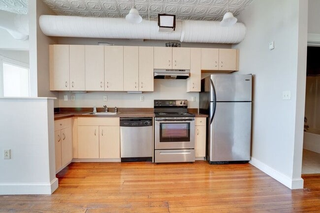 121 W Broad St Unit 303 photo'
