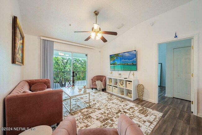 Foto del edificio - 7047 Deer Lodge Cir