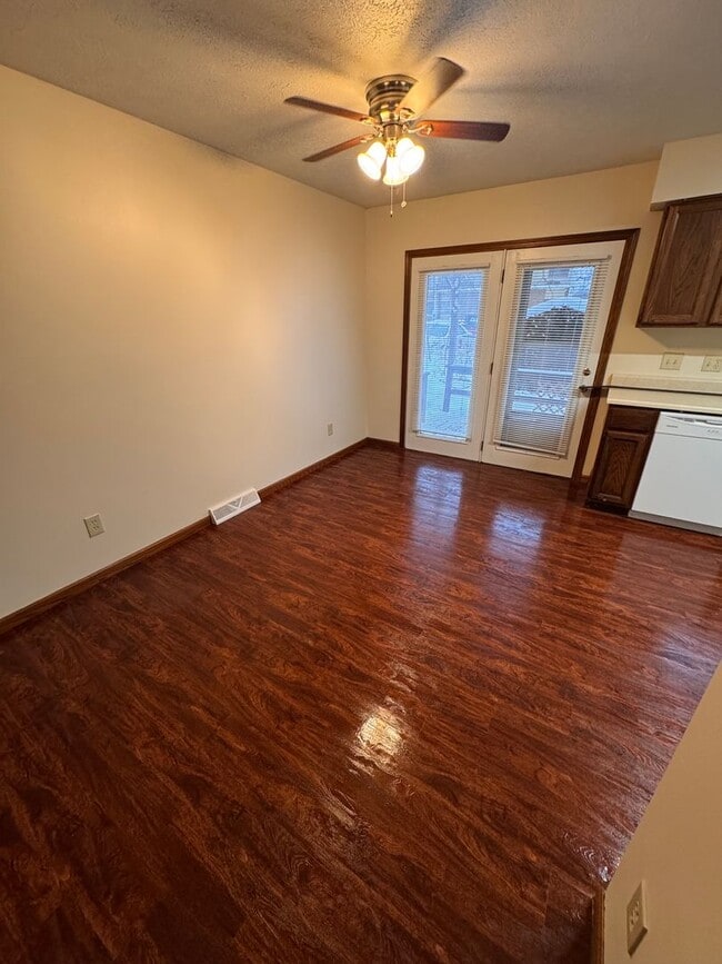 Building Photo - 103 Hazel St