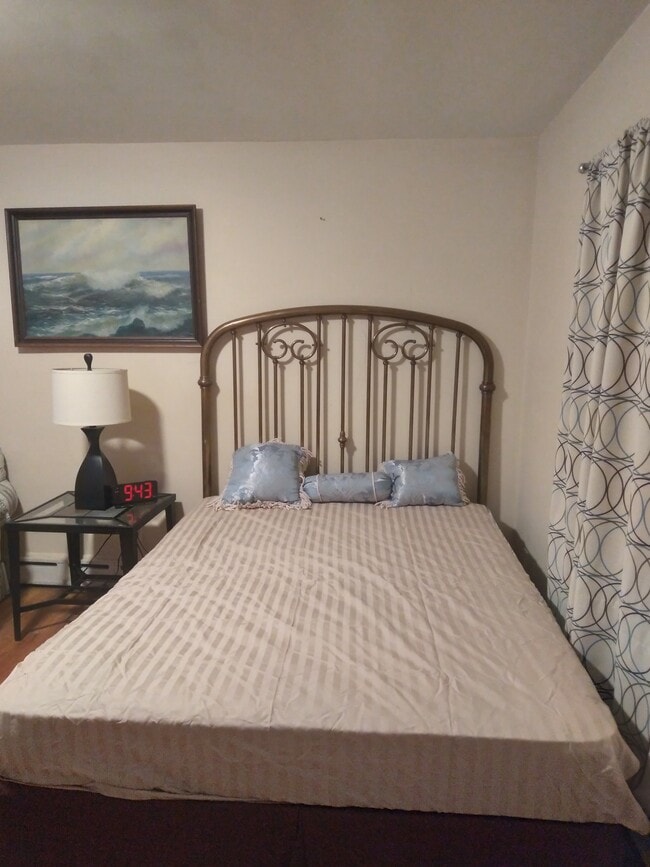 Building Photo - 569 W Broadway