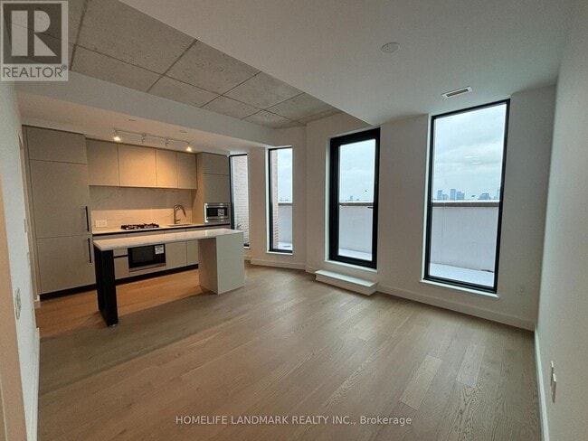 Photo du bâtiment - 1720 Bayview Ave