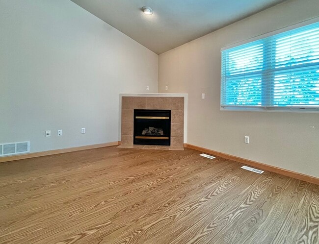 Building Photo - Charming 3-Bedroom Windsor Home: Comfort, Style, and Convenience Await!