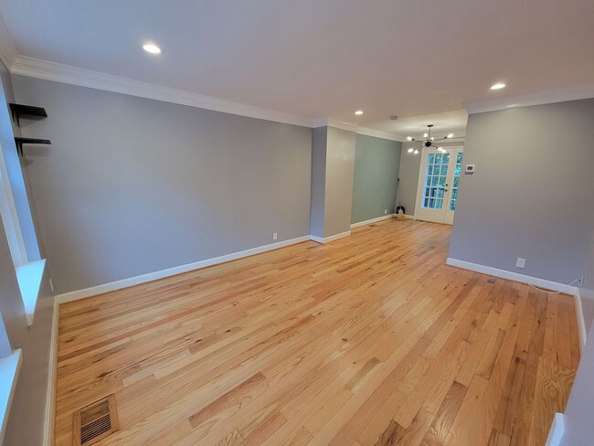 Foto del edificio - Charming Townhouse in Fairlington Village, Three Level, Two Bedroom, Two Bathroom