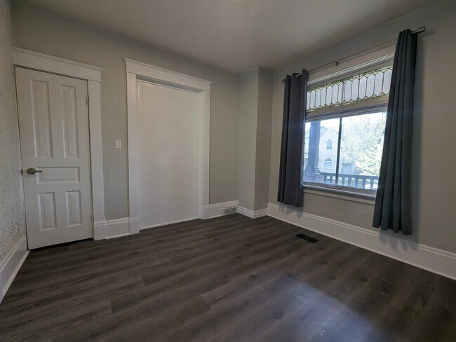 Photo du bâtiment - Historic Charm. Urban Convenience. Welcome to 84 Ahrens.