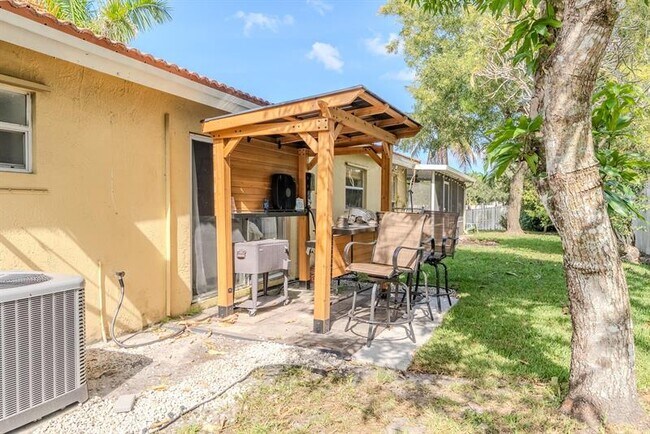 Foto del edificio - 1334 NW 125th Terrace