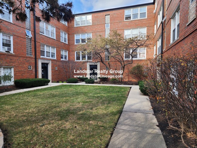Building Photo - 2420 W Farragut Ave