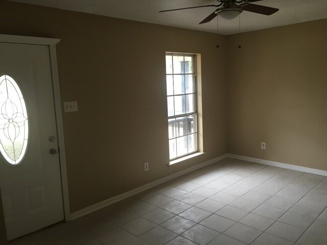 Building Photo - 4871 Campanella Dr N