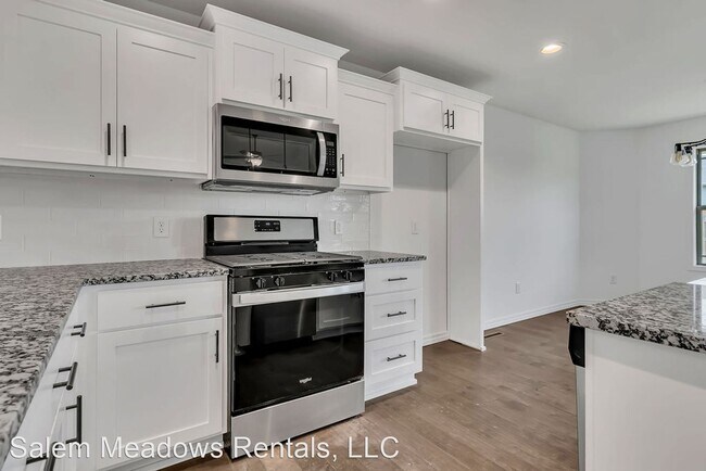 Building Photo - 3 br, 2 bath House - 4378 W Riley St