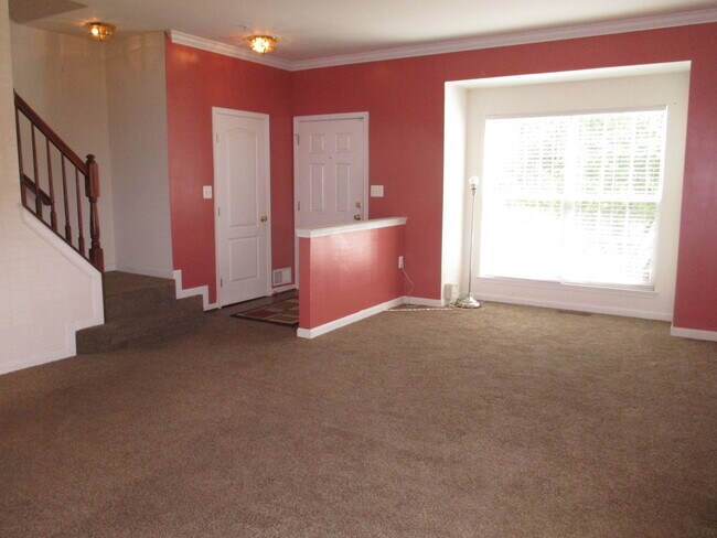 Building Photo - Gorgeous 3BR/3.5BA EOG Townhome in Brandyw...