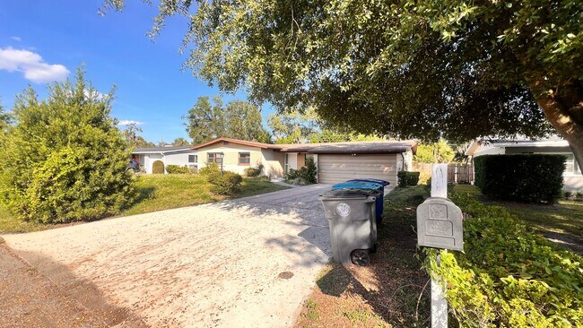 Foto del edificio - Timeless Charm Meets Modern Comfort in the Heart of Winter Park! WASHER & DRYER INCLUDED!