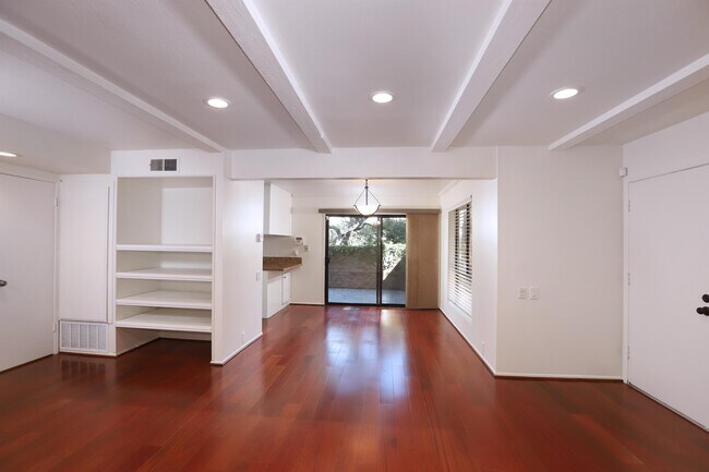 Building Photo - 449 W Duarte Rd