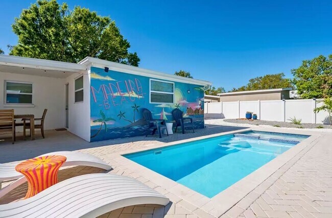 Foto del edificio - Utilities Included - (DECEMBER ONLY) Furnished 3-Bedroom Home with Private Heated Pool, Spa & More!