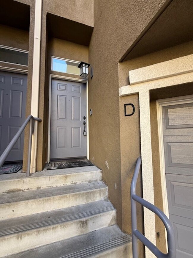 Foto del edificio - Condo in highly sought-after Vantage Commu...
