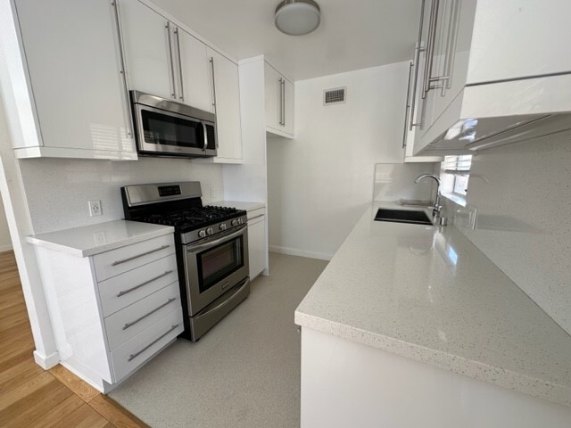 Primary Photo - Riviera Apartments