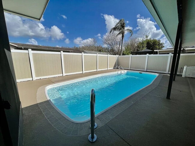 Foto del edificio - Charming 2-Bedroom, 2-Bathroom POOL home