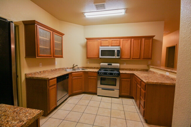 Building Photo - 5806 Redstone Rim Dr